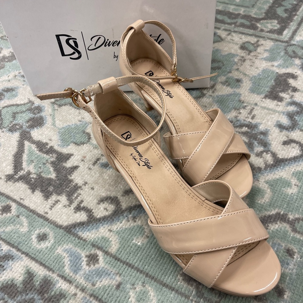 Diverse Styles Classic Heel (Light Nude / Cashew)